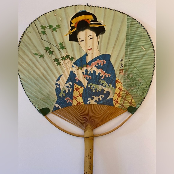 Geisha & Peacock Feather Themed Hand Fans - Picture 3 of 16